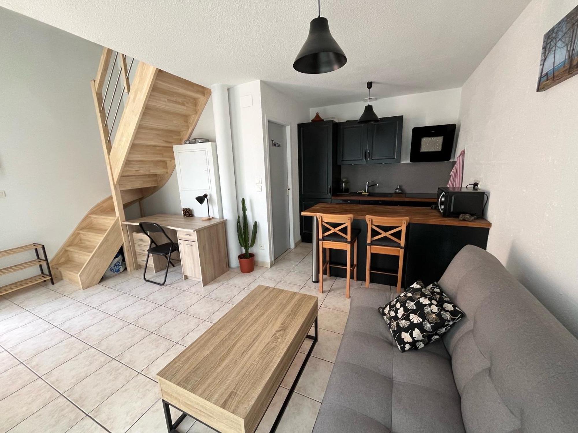 Duplex Bordeaux - Place De Parking Privee - Tram Apartment